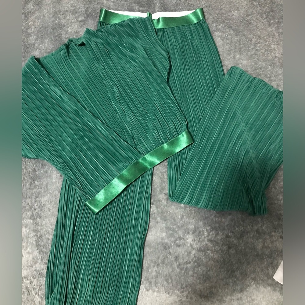 Beautiful set. Soft fabric